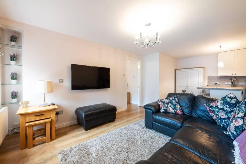 Burlington Place, Shrewsbury. 2 Bedroom, Private Parking, 5 Minutes From Town Exterior photo