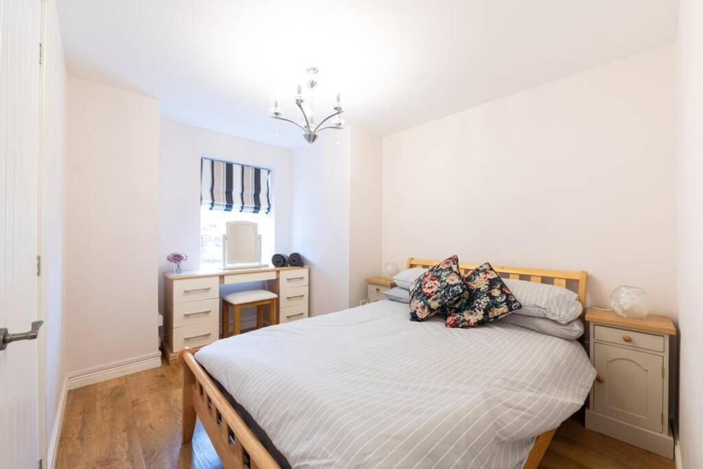 Burlington Place, Shrewsbury. 2 Bedroom, Private Parking, 5 Minutes From Town Exterior photo