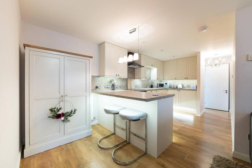Burlington Place, Shrewsbury. 2 Bedroom, Private Parking, 5 Minutes From Town Exterior photo